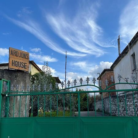Ardjon House Hostel Berat Ngoại thất bức ảnh