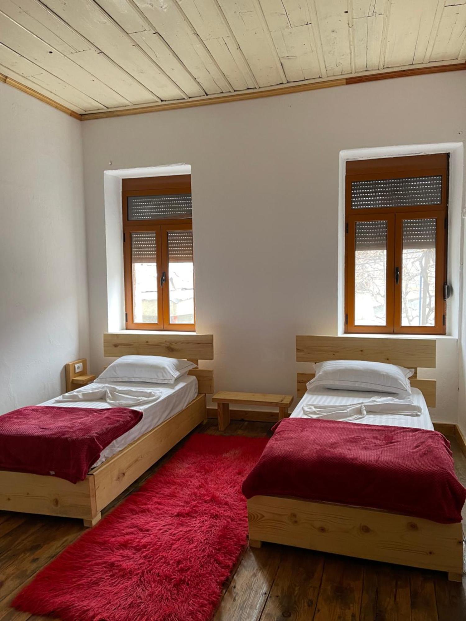 Ardjon House Hostel Berat Ngoại thất bức ảnh