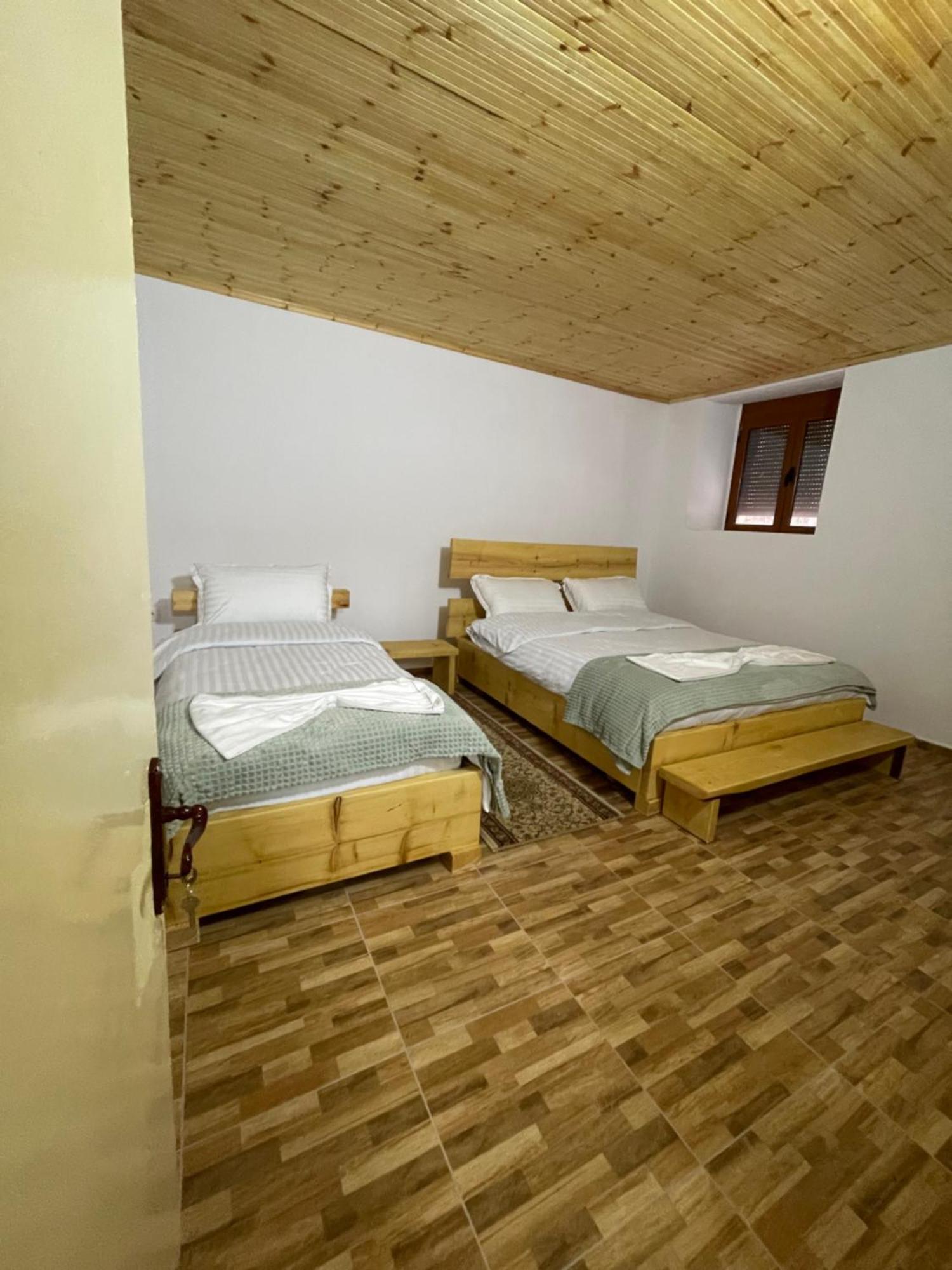 Ardjon House Hostel Berat Ngoại thất bức ảnh